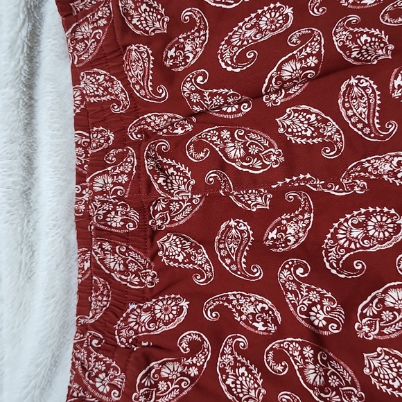 NWOT! 7" Rust Red Paisley Printed Chino Short! Size 10 Petite! - Picture 4 of 10